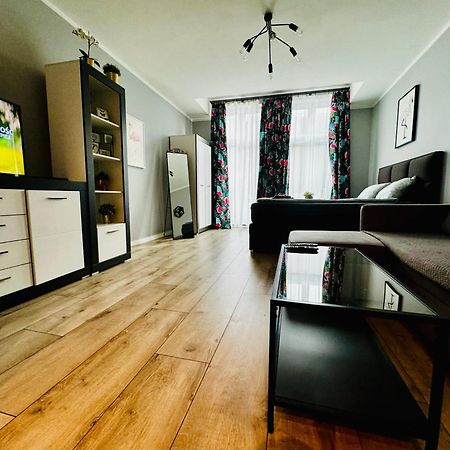 Apartament Flaming Deluxe Z Balkonem - Scisle Centrum Naprzeciwko Pkp I Pks - Self Check In - Darmowy Parking - Pozne Wymeldowanie Do 12 - Wystawiamy Fv Opole Esterno foto