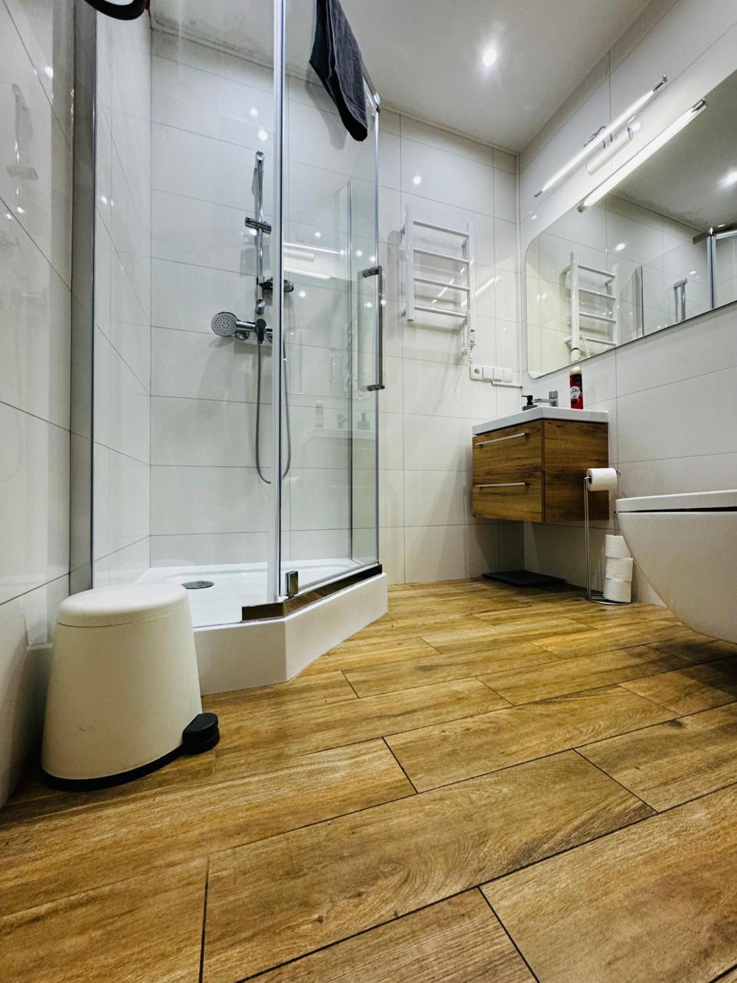 Apartament Flaming Deluxe Z Balkonem - Scisle Centrum Naprzeciwko Pkp I Pks - Self Check In - Darmowy Parking - Pozne Wymeldowanie Do 12 - Wystawiamy Fv Opole Esterno foto