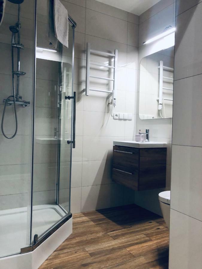 Apartament Flaming Deluxe Z Balkonem - Scisle Centrum Naprzeciwko Pkp I Pks - Self Check In - Darmowy Parking - Pozne Wymeldowanie Do 12 - Wystawiamy Fv Opole Esterno foto